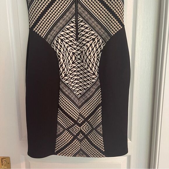 Carmen Marc Valvo Black and Cream Geometric Stretchy Dress - Picture 9 of 9